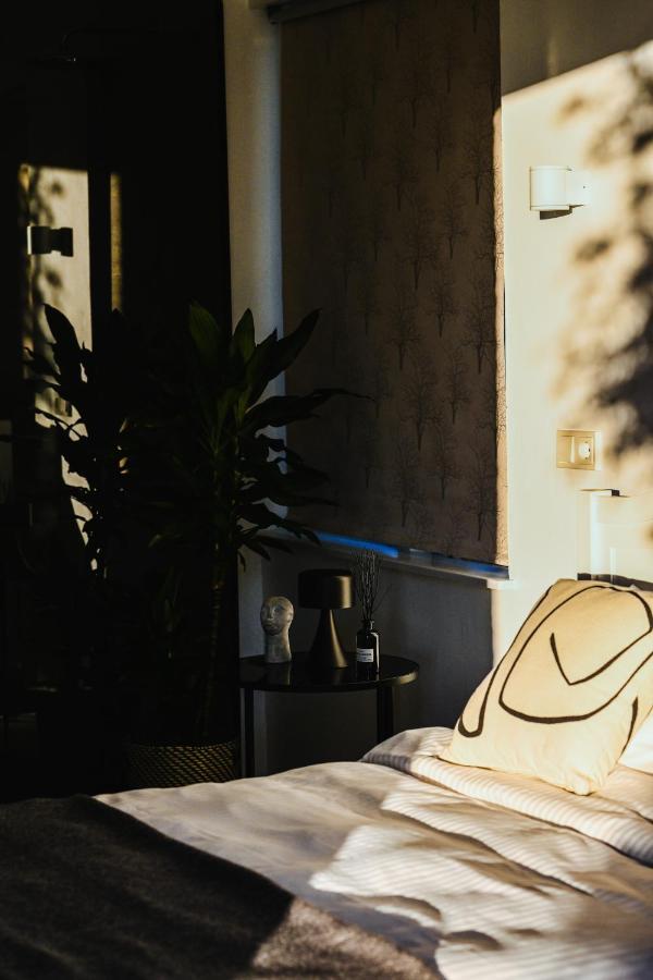 Alka - Cozy Room By The Sea With Private Hot Tub Njarthvik Bagian luar foto