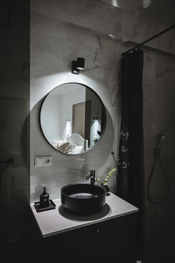 Alka - Cozy Room By The Sea With Private Hot Tub Njarthvik Bagian luar foto
