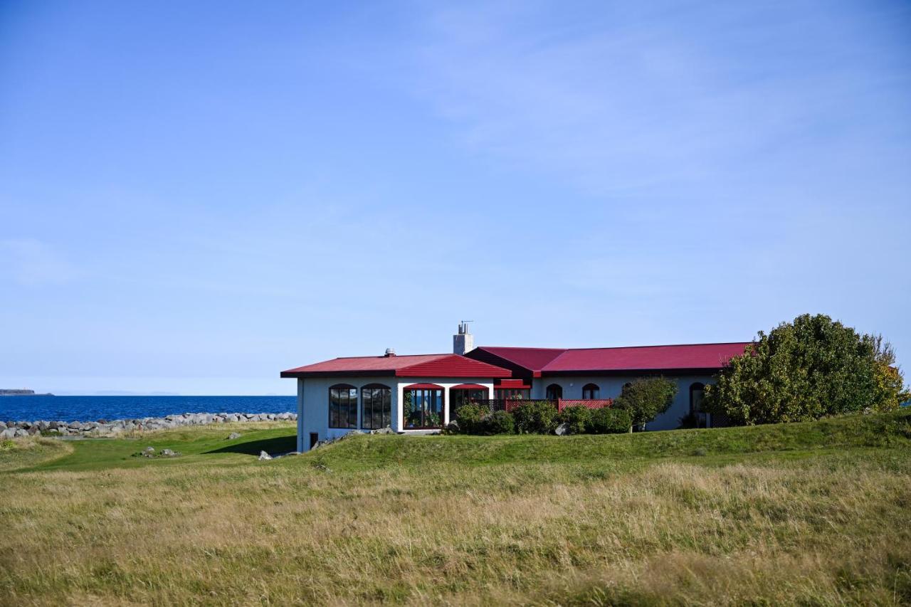Alka - Cozy Room By The Sea With Private Hot Tub Njarthvik Bagian luar foto