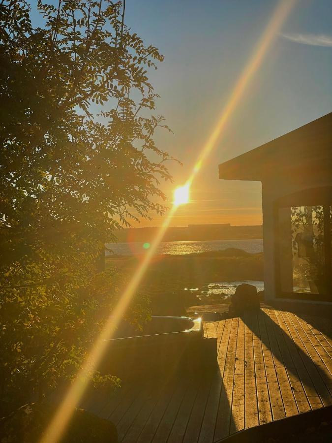 Alka - Cozy Room By The Sea With Private Hot Tub Njarthvik Bagian luar foto