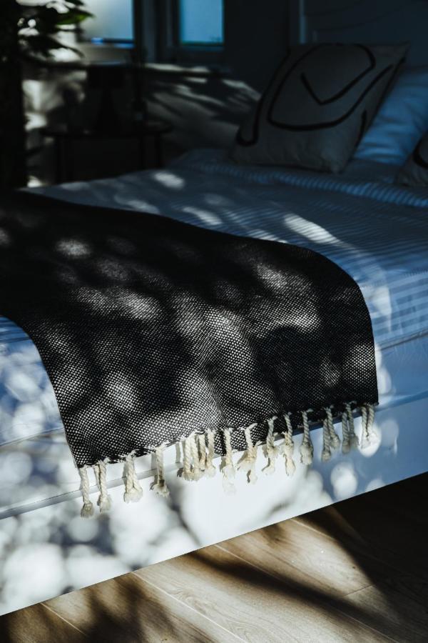 Alka - Cozy Room By The Sea With Private Hot Tub Njarthvik Bagian luar foto