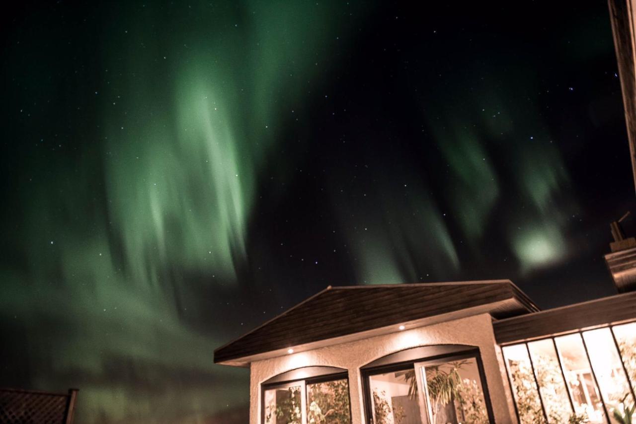 Alka - Cozy Room By The Sea With Private Hot Tub Njarthvik Bagian luar foto